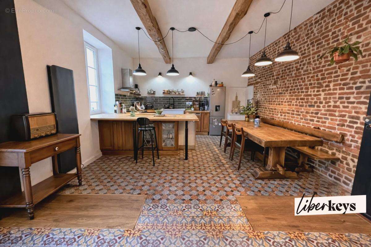 Maison de caractère rénovée – Hyper centre de Gaillac – 238 m² habitables – Jardin - photo 4