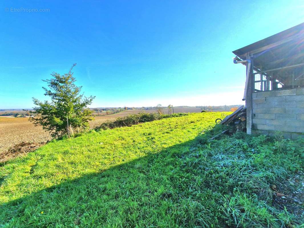 Maison à SERRES-ET-MONTGUYARD