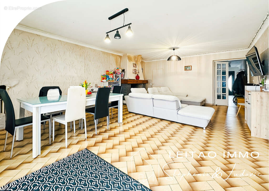 Maison 7 PIECES + 2 grands garages - photo 4