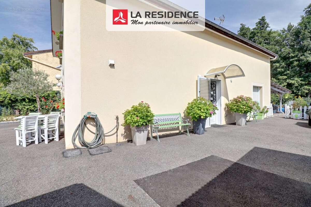 Maison 152 m² à Epernon  - photo 2