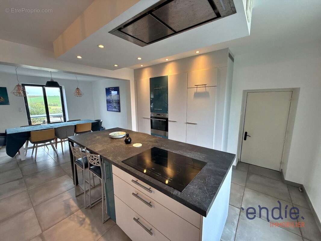 Commerce à PLONEVEZ-PORZAY