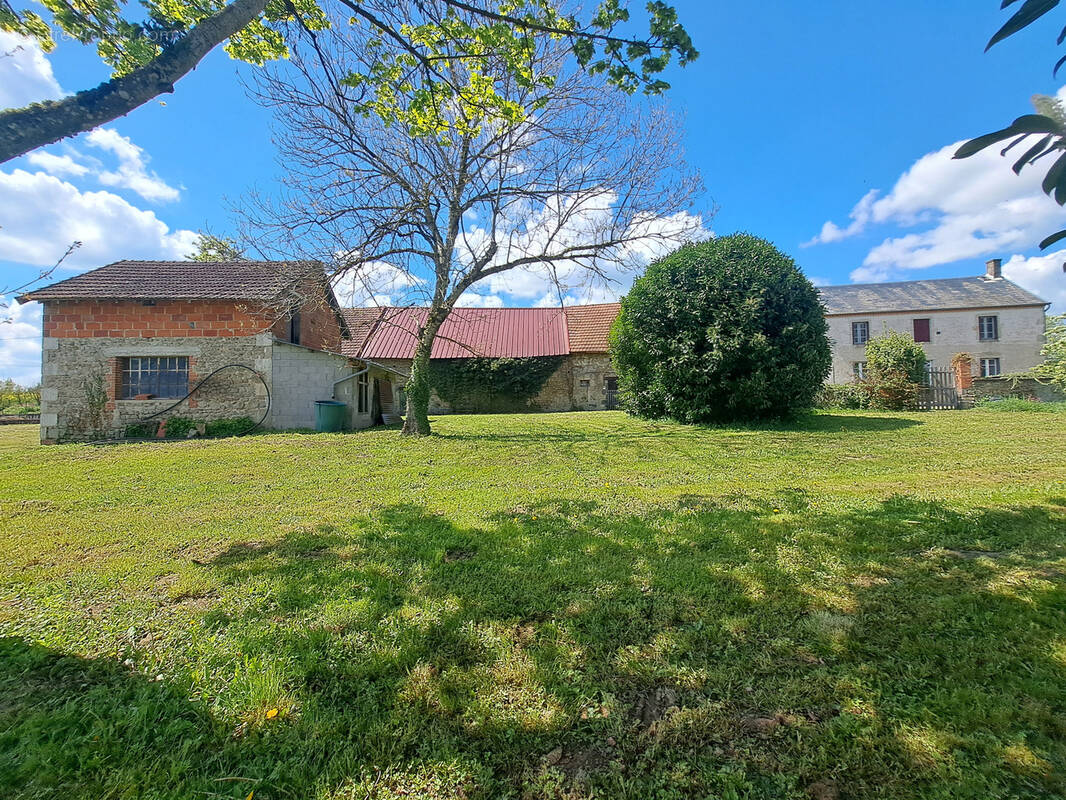 Maison à SAINT-PRIEST-DES-CHAMPS