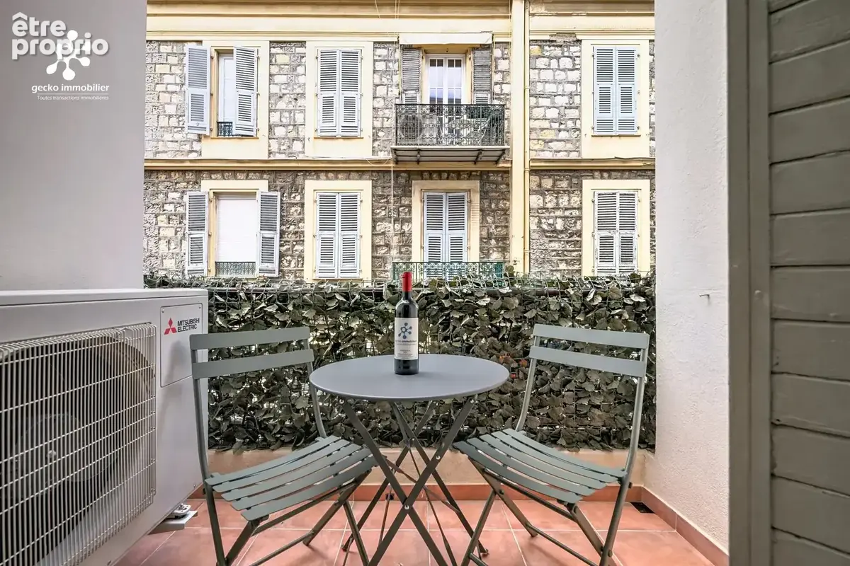 Nice - Carré d’or - 2 pièces rénové avec balcon - photo 2