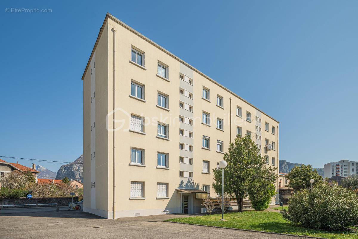 Appartement à FONTAINE