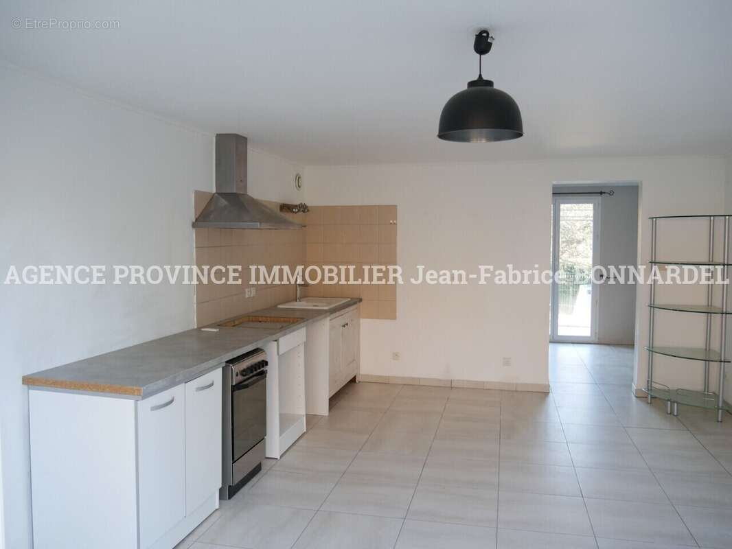 Appartement à LA BAUME-DE-TRANSIT