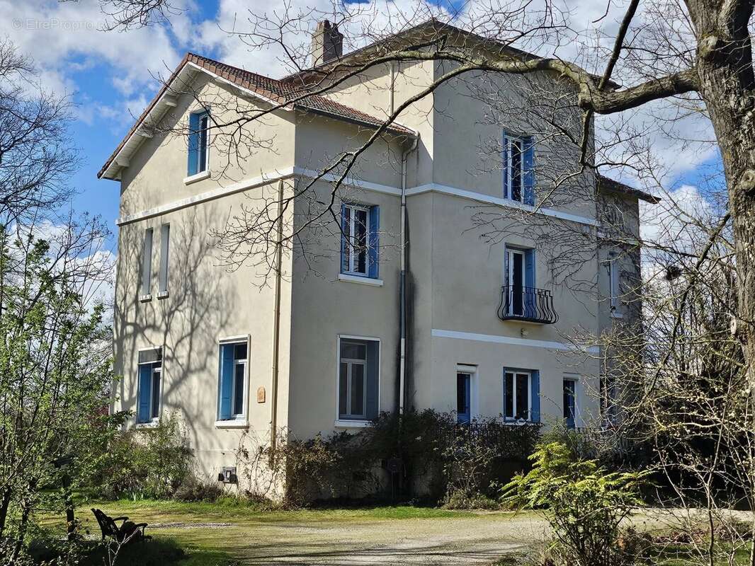 Maison à MONTROND-LES-BAINS