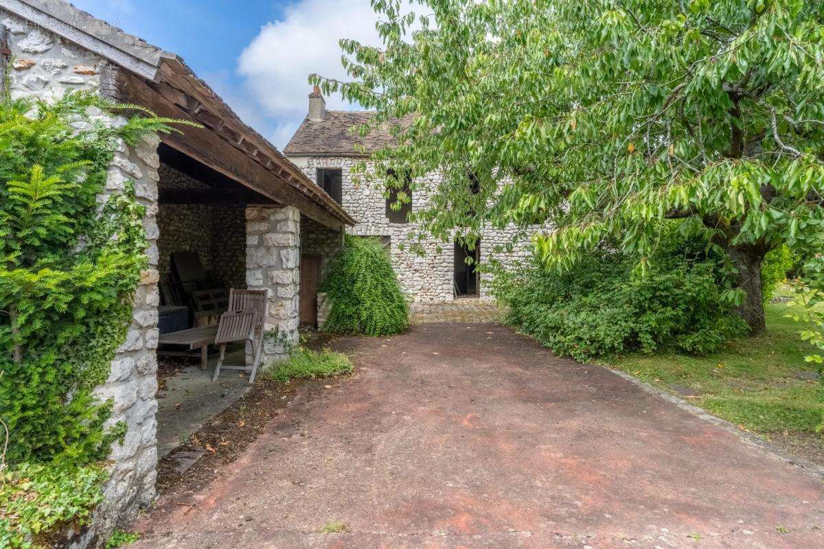 Maison à DAMMARTIN-EN-SERVE