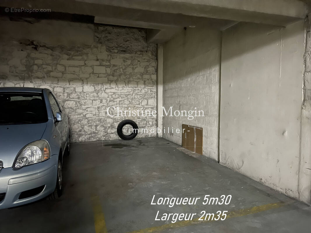Parking à PARIS-15E