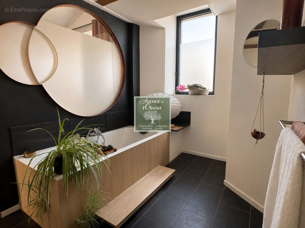 Loft d'architecte avec terrasse et parking en coeur de ville - photo 4