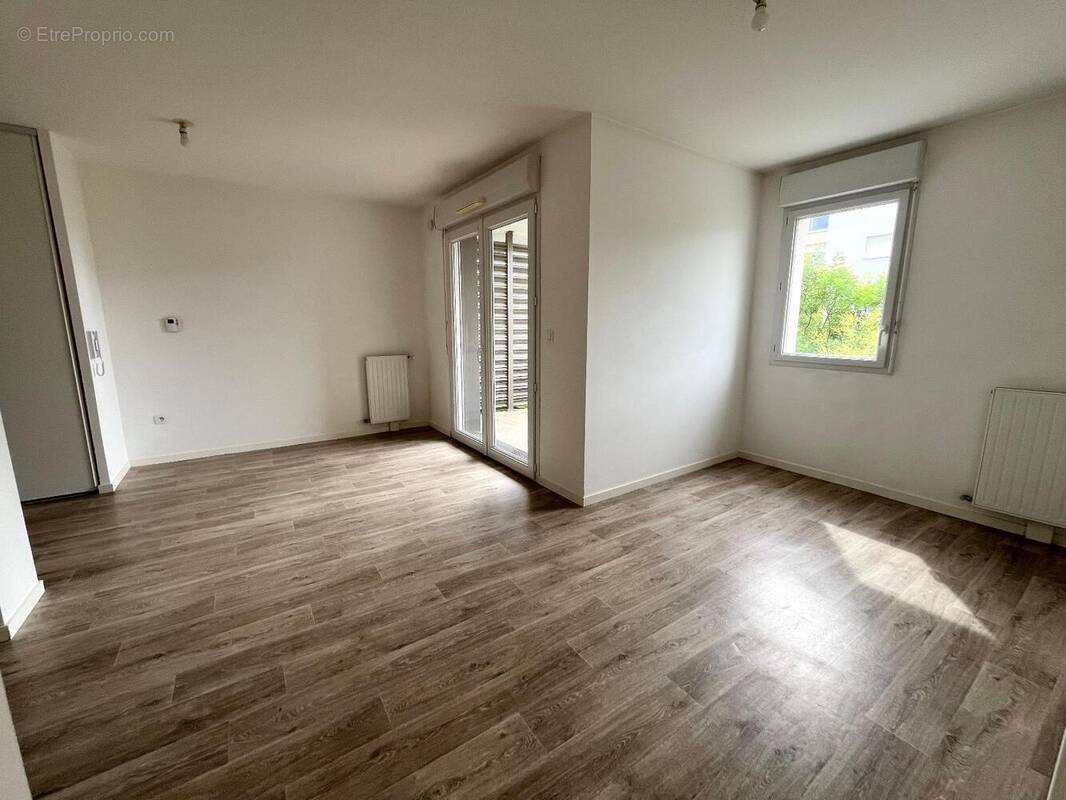   - Appartement à LES PONTS-DE-CE