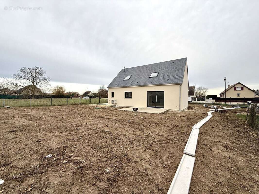 Maison à SACQUENVILLE