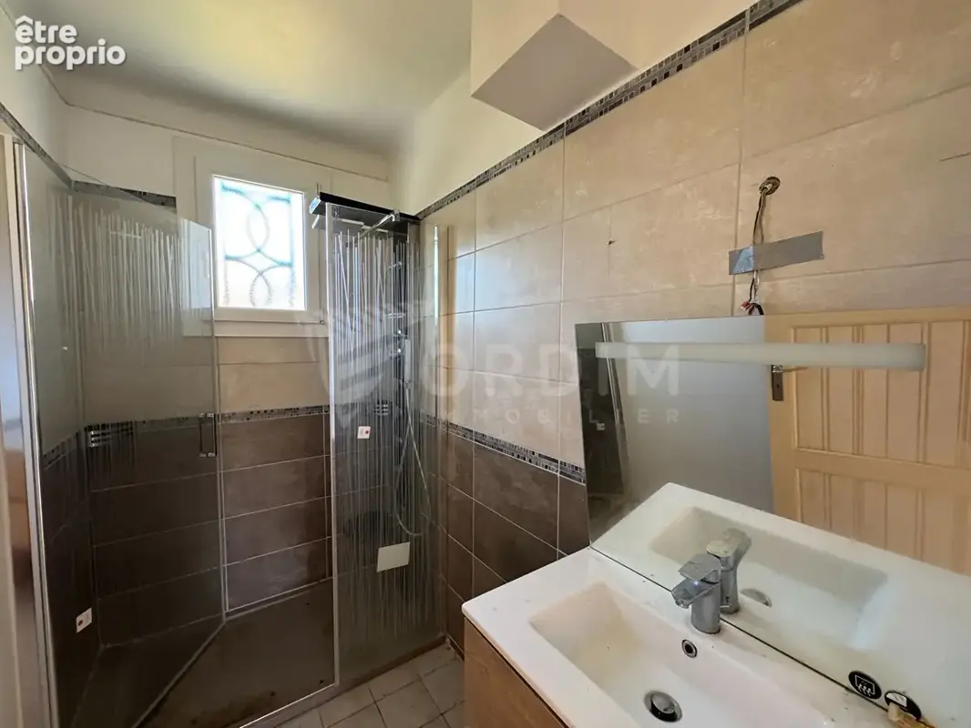 PROCHE COEUR DE VILLE, pavillon deux chambres sur son terrain de 884 m². - photo 11