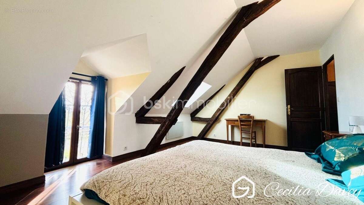 Maison à VILLENEUVE-SUR-YONNE