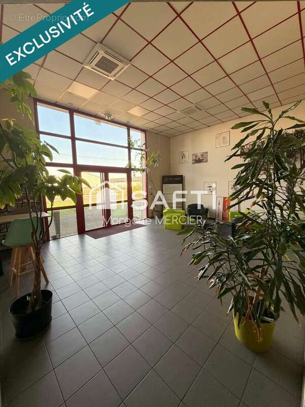 Photo 2 - Commerce à THOUARS