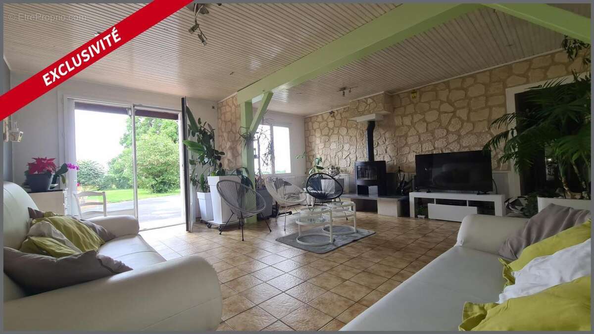 Cadre de nature avec un etang, salle de reception, dépendance - photo 7