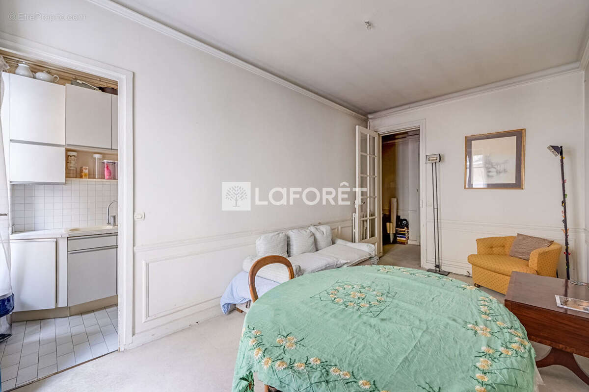 Appartement à PARIS-14E