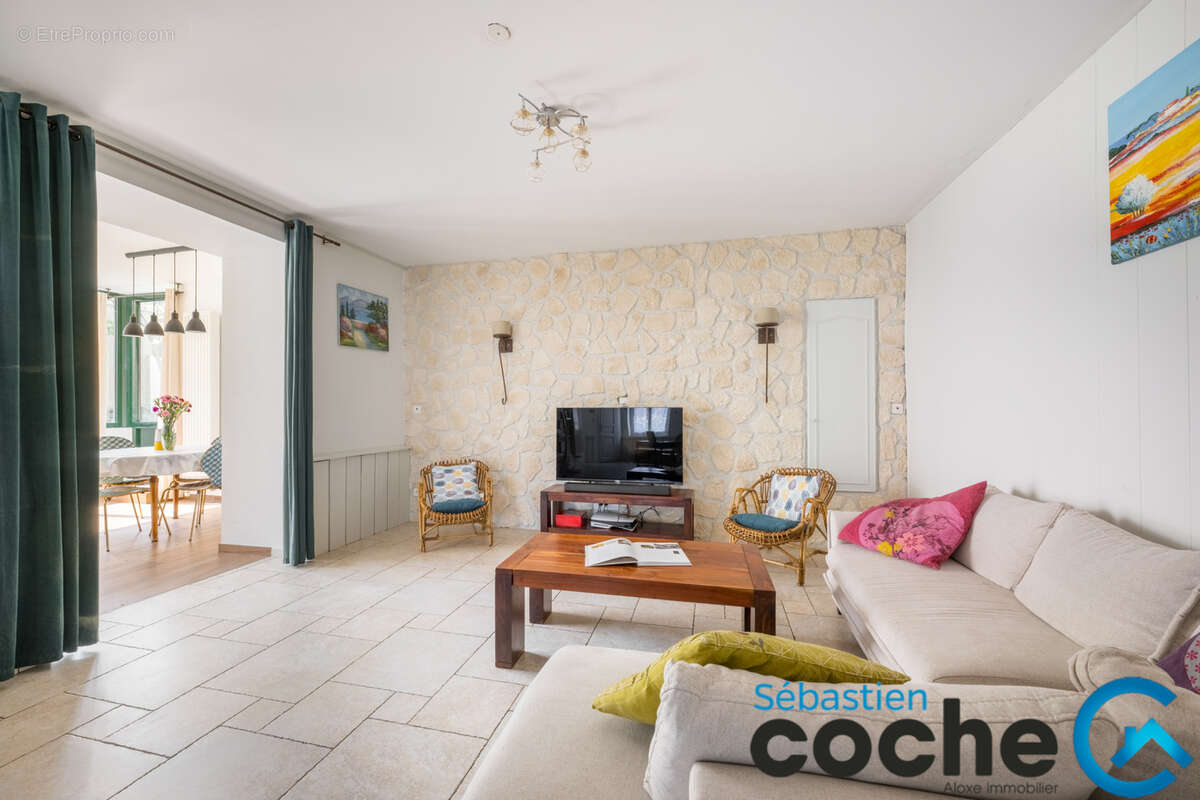 Maison à SAINT-BONNET-DE-MURE