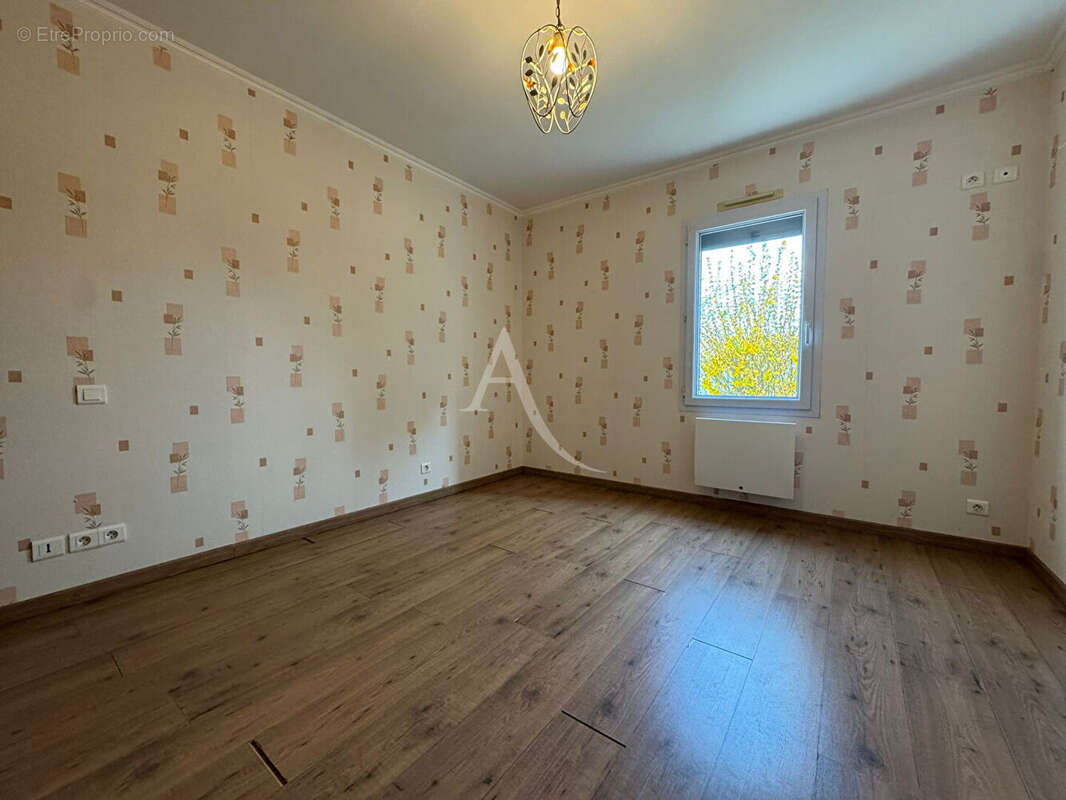 Maison à BEAULIEU-SOUS-LA-ROCHE