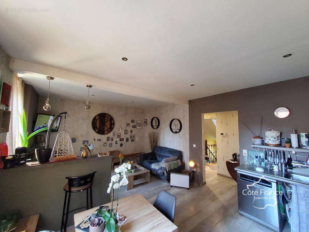 Revin 08. Immeuble de rapport - photo 3