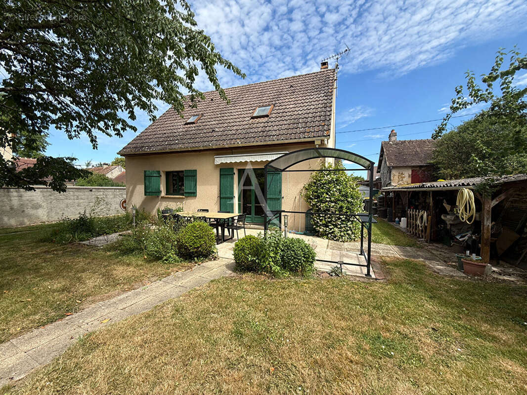 Maison à LE CHATELET-EN-BRIE