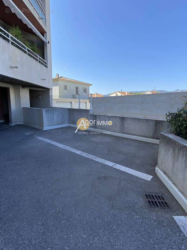 Parking à LA SEYNE-SUR-MER