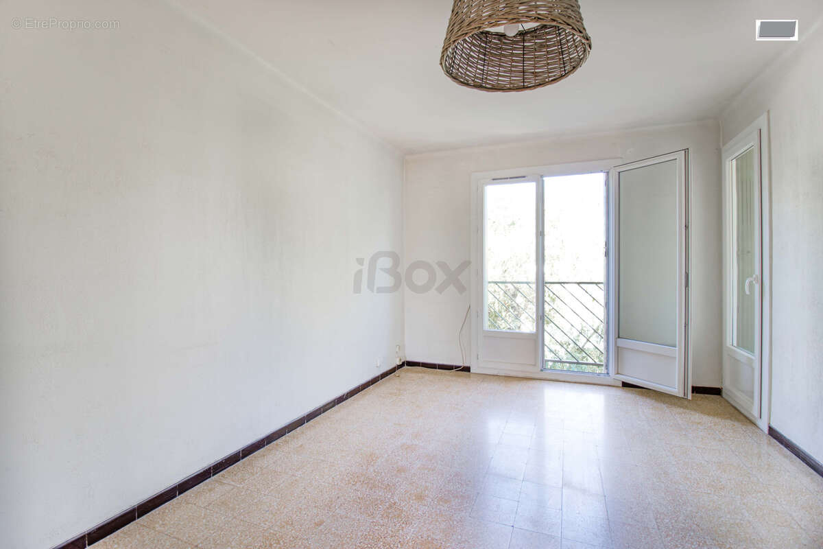 Toulon est - appartement 3 pieces - 2 chambre - balcon - parking collectif -cave - photo 4