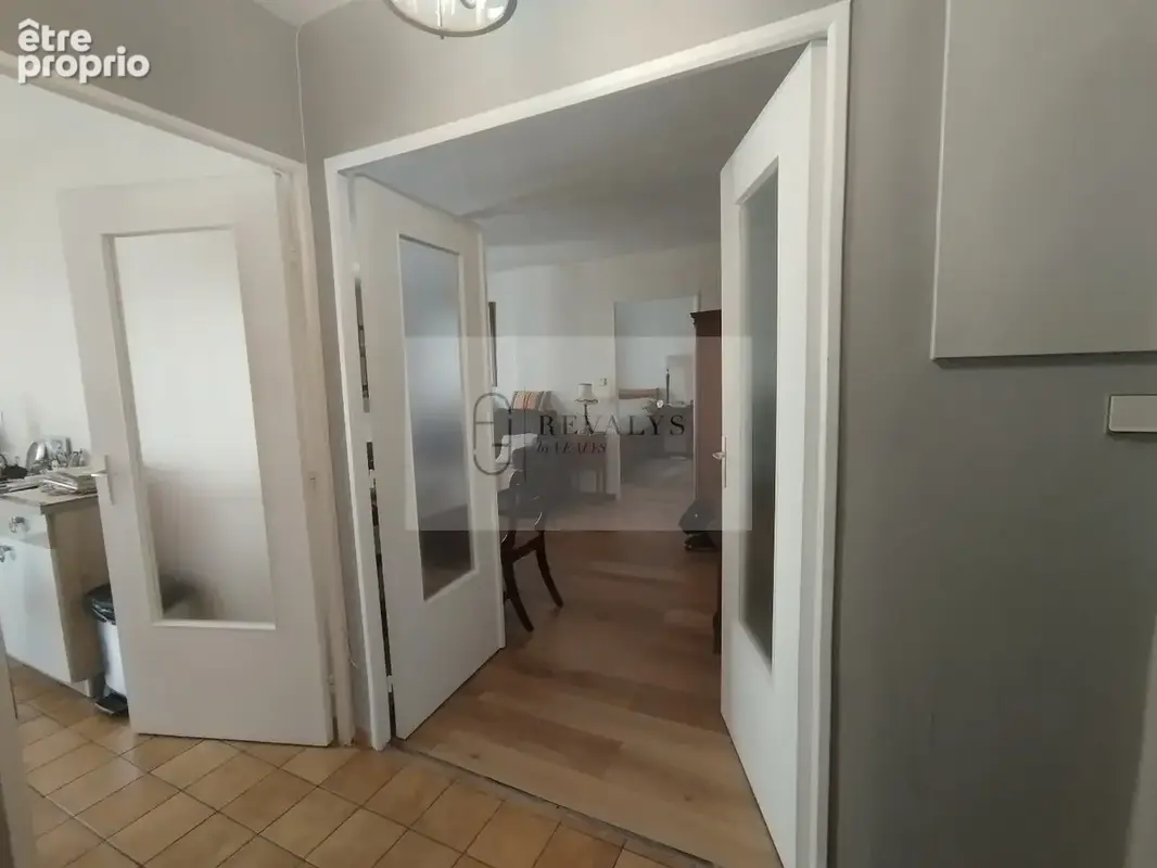 AUTUN Centre Appartement T2 2ième Etage avec ascenseur Place de parking privée Cave - photo 3