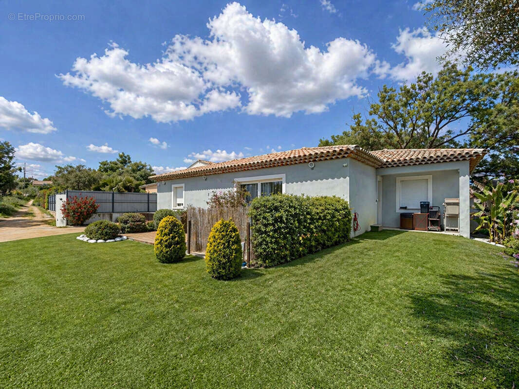 Maison à ROQUEBRUNE-SUR-ARGENS