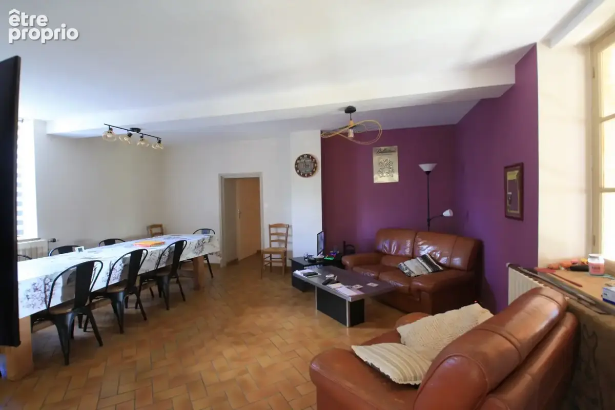 Spacieuse maison de bourg de 196 m², 5 chambres, sur un joli terrain de 5200 m² - photo 3