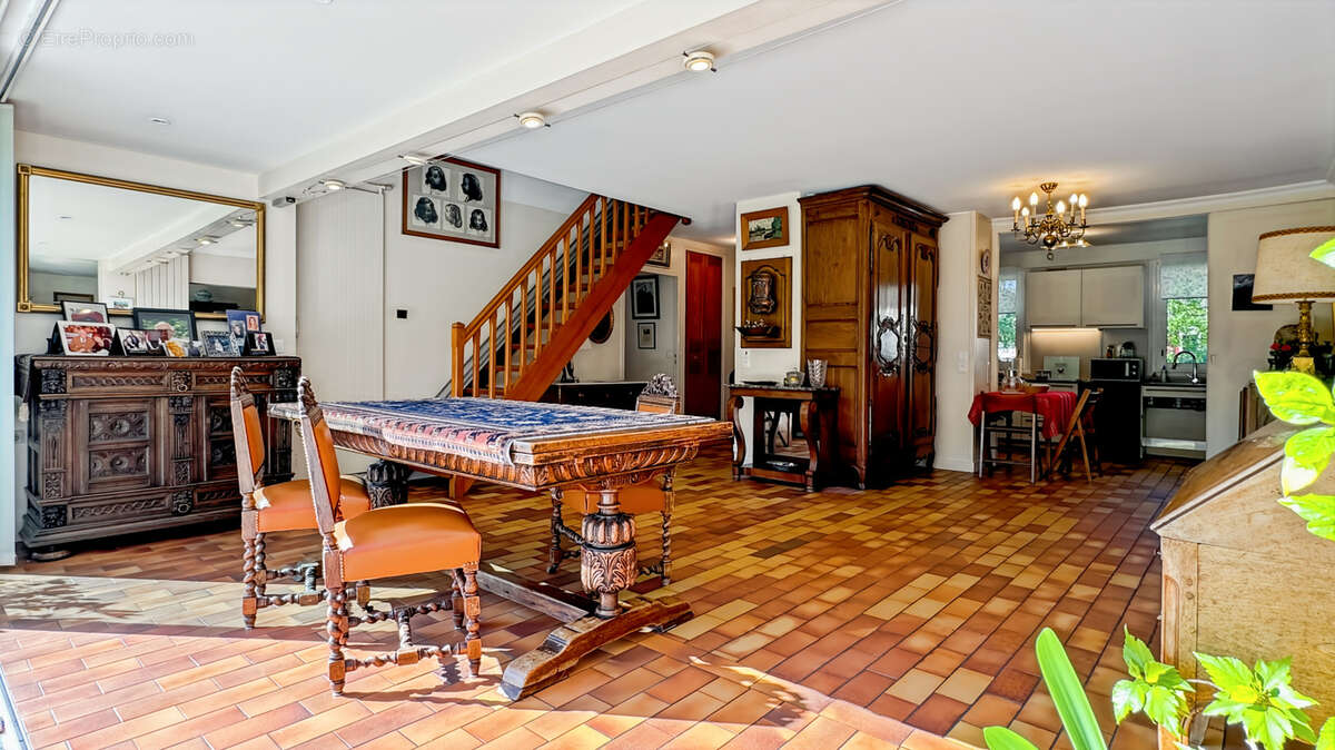 Maison à SAINT-NOM-LA-BRETECHE