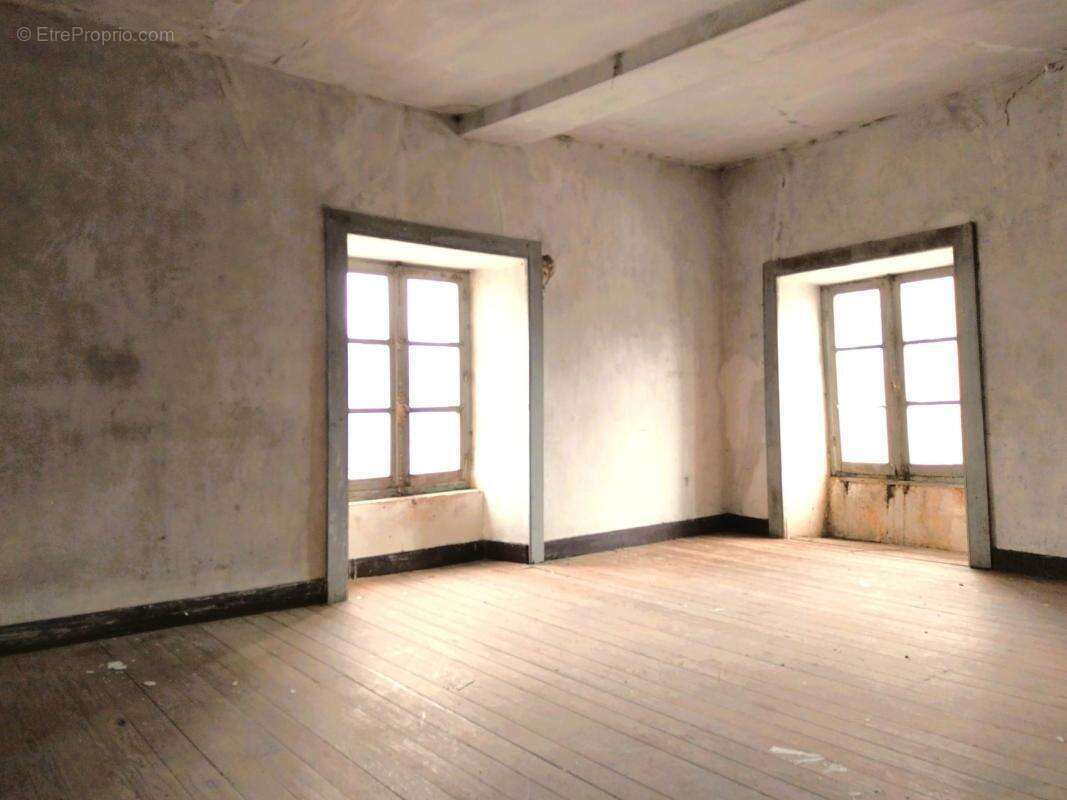 Maison à MEZANGERS