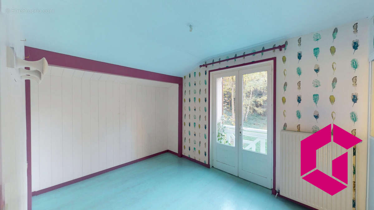 Maison à LE CHAMBON-FEUGEROLLES