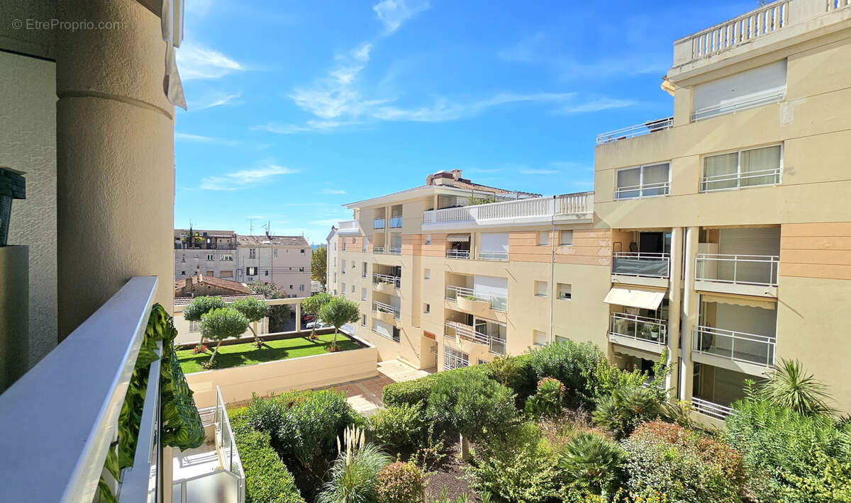 Appartement à VALLAURIS