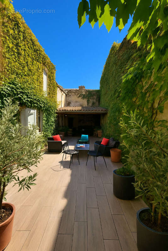 Maison à L'ISLE-SUR-LA-SORGUE