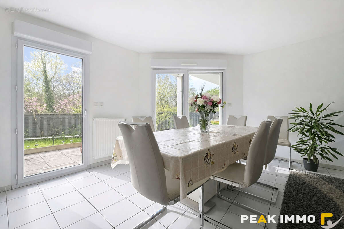 Appartement à BONNE