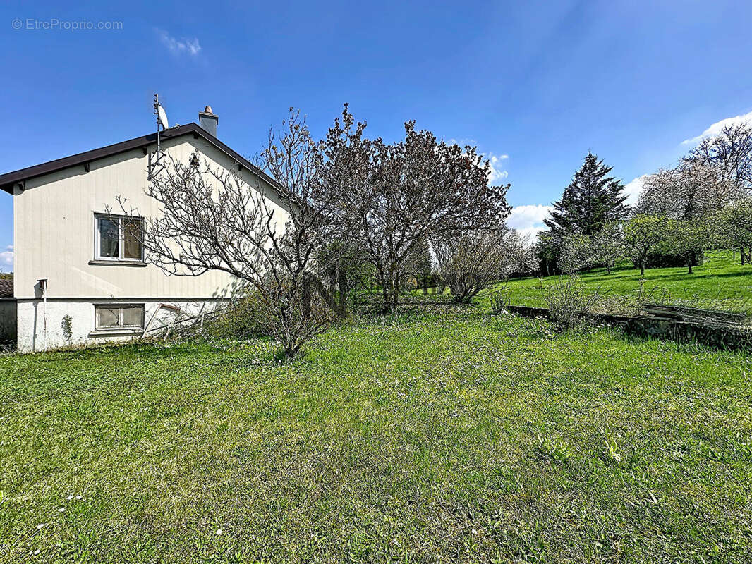 Maison à NEUFCHATEAU