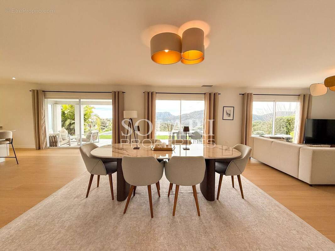 Maison à MANDELIEU-LA-NAPOULE