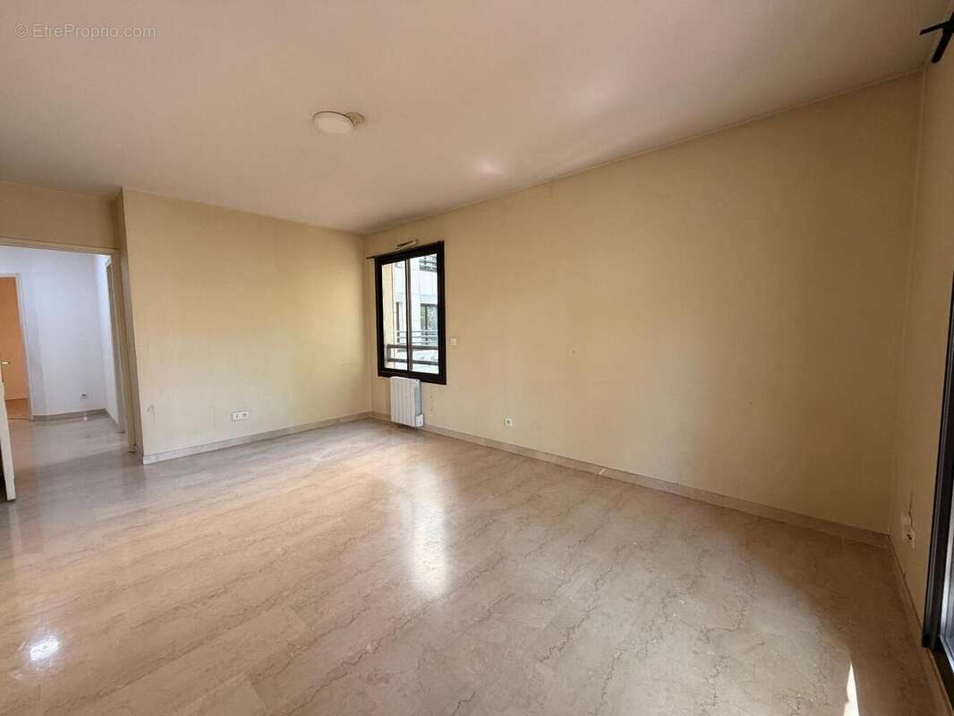   - Appartement à LYON-3E