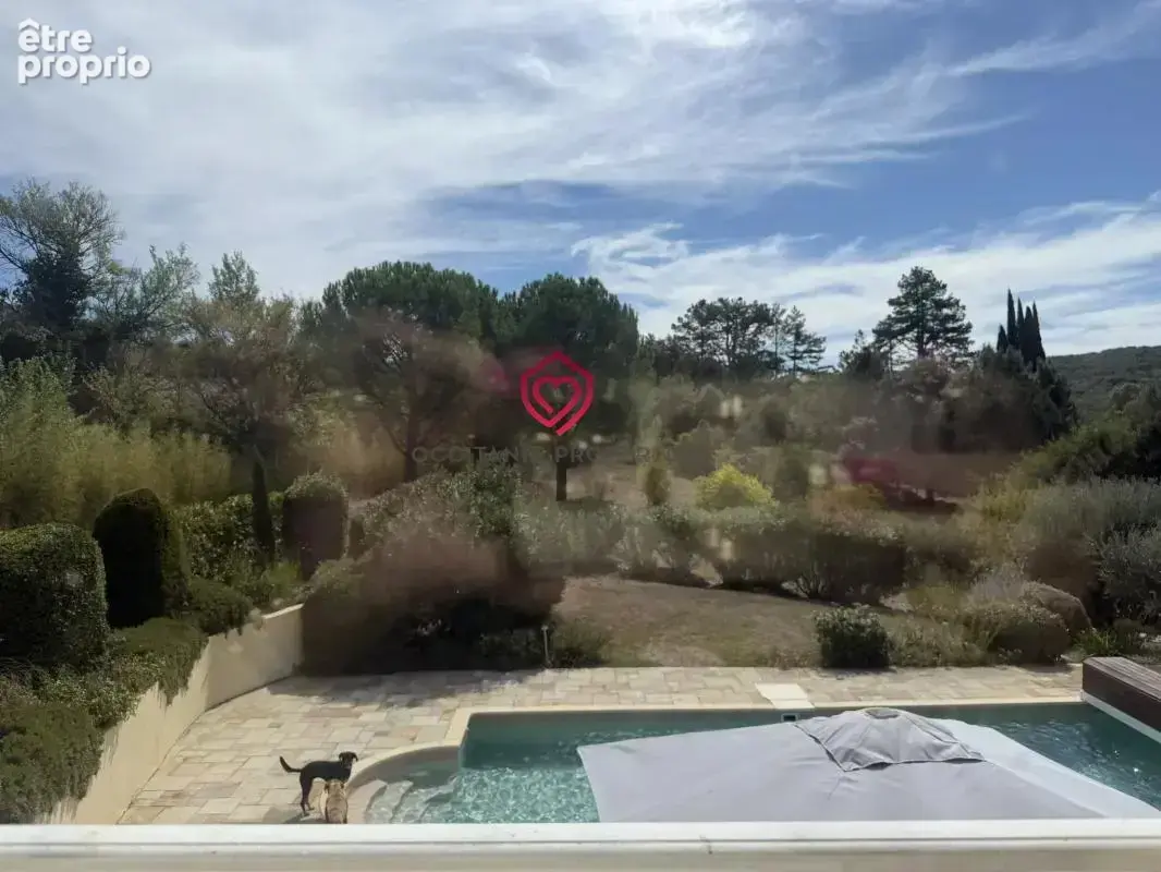 Magnifique maison avec un beau terrain, piscine et garage - photo 2