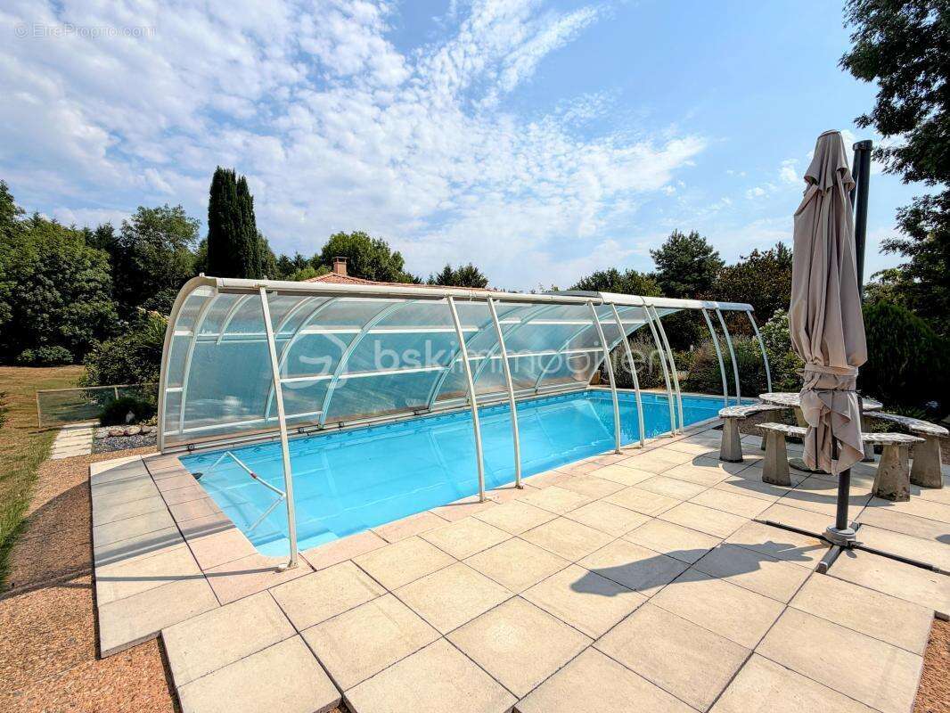 Propriété avec maison de plain-pied et son studio et son beau terrain de 3333 mètres avec piscine de 9X4 à l'abri des regards - photo 6