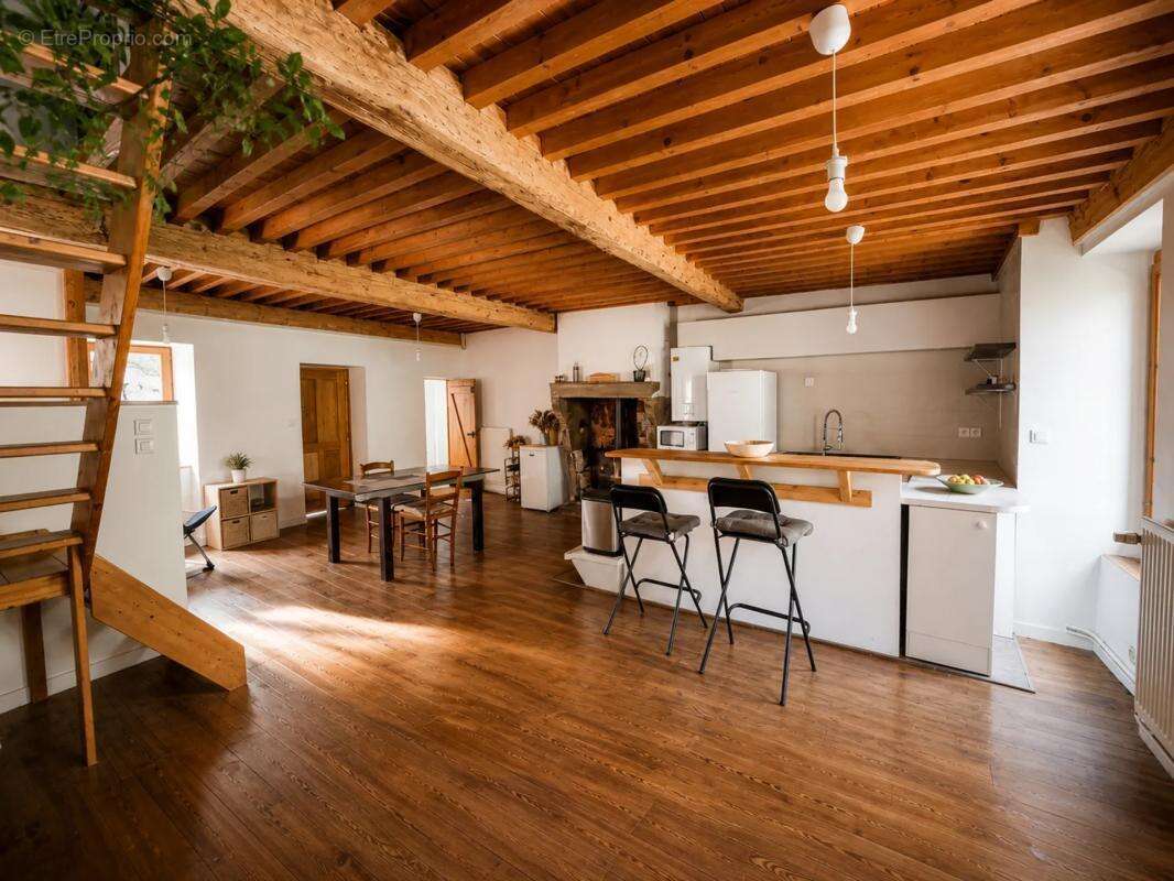 Maison de caractère entièrement rénovée – 173 m² – Terrain de 1 100 m² – Romagnat - photo 3