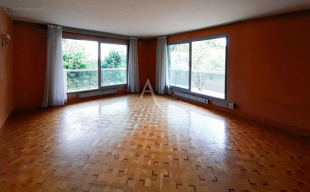 Appartement à SURESNES