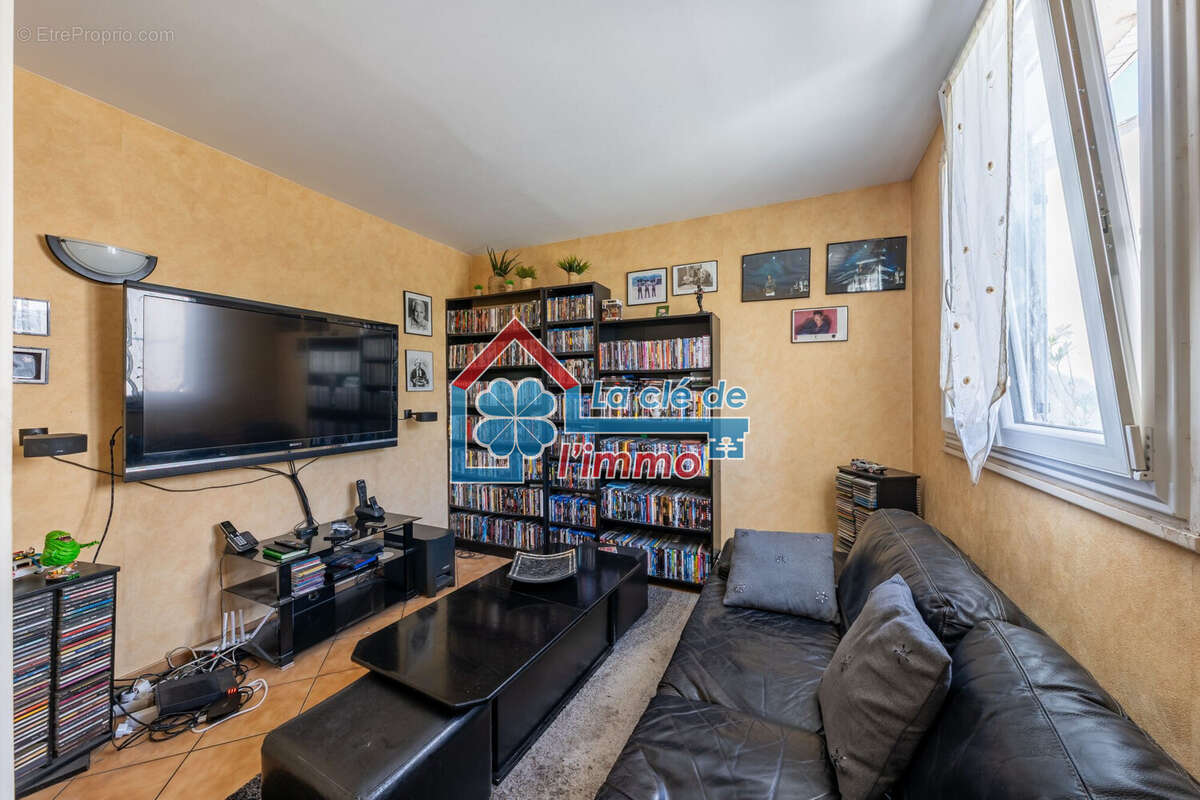 Maison 100 m² à Savigny-Le-Temple  - photo 5