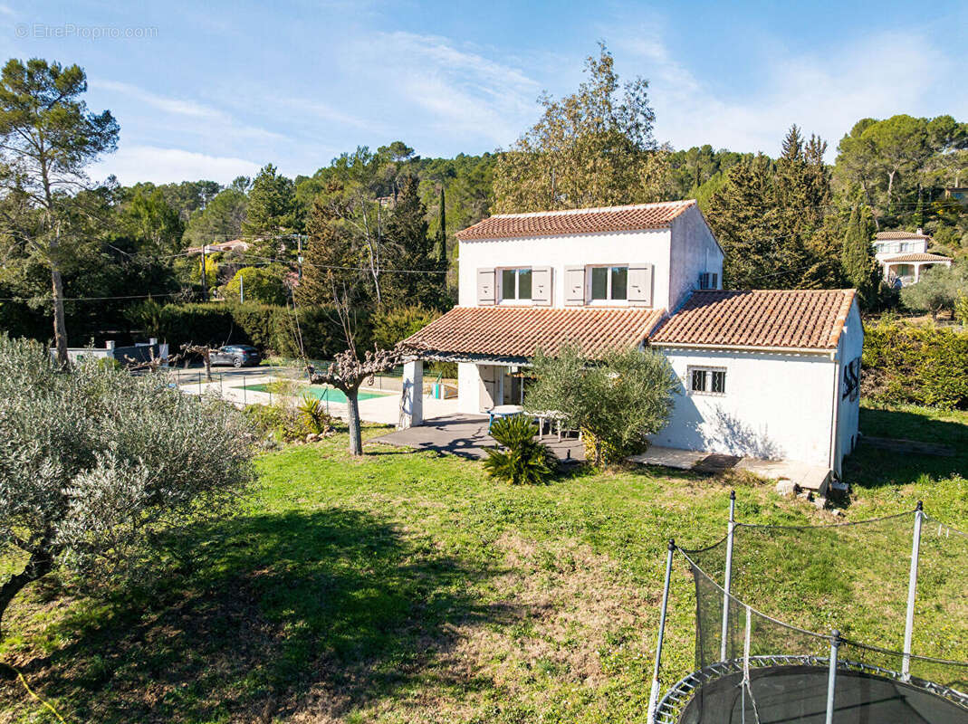 EXCLUSIVITÉ - Maison à Lorgues T4 sur 2145 m² de terrain avec une belle piscine et garage - photo 2