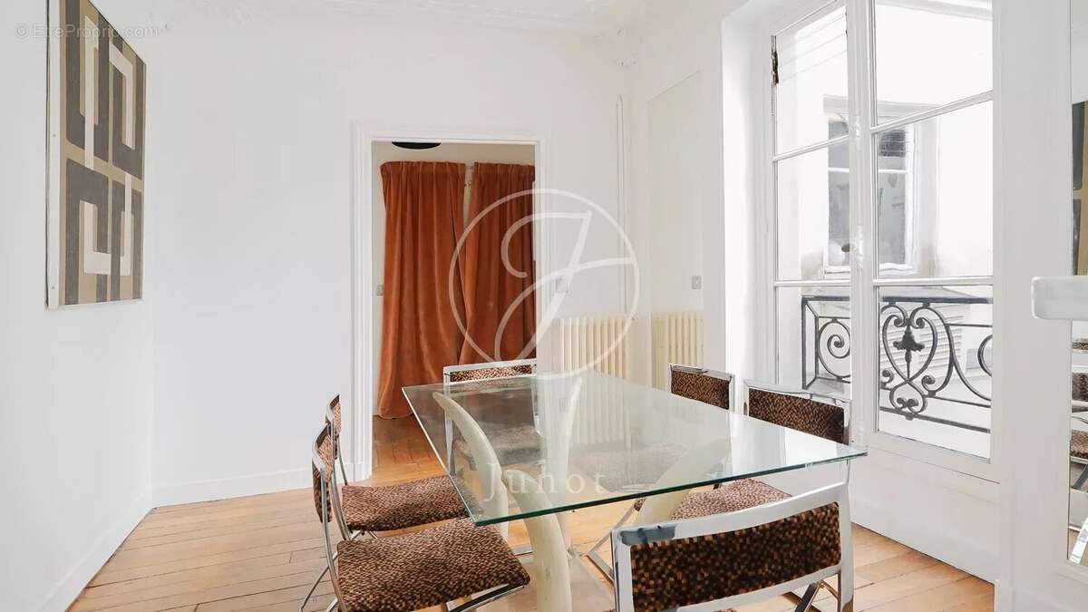 Appartement à PARIS-3E