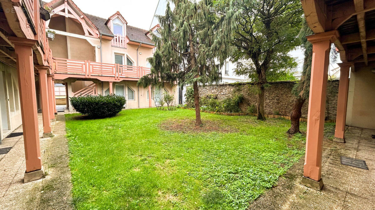 Appartement à LE COUDRAY-MONTCEAUX