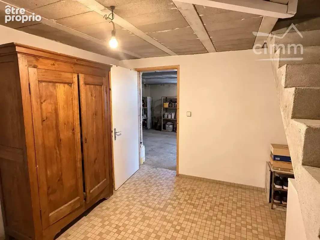 À Vineuil, à seulement 5 minutes de Blois, une maison familiale où espace, confort et proximité des commerces se conjuguent au q - photo 22