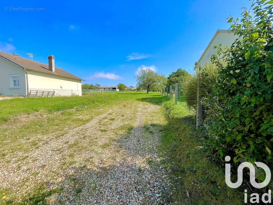 Photo 6 - Terrain à MONTMORILLON