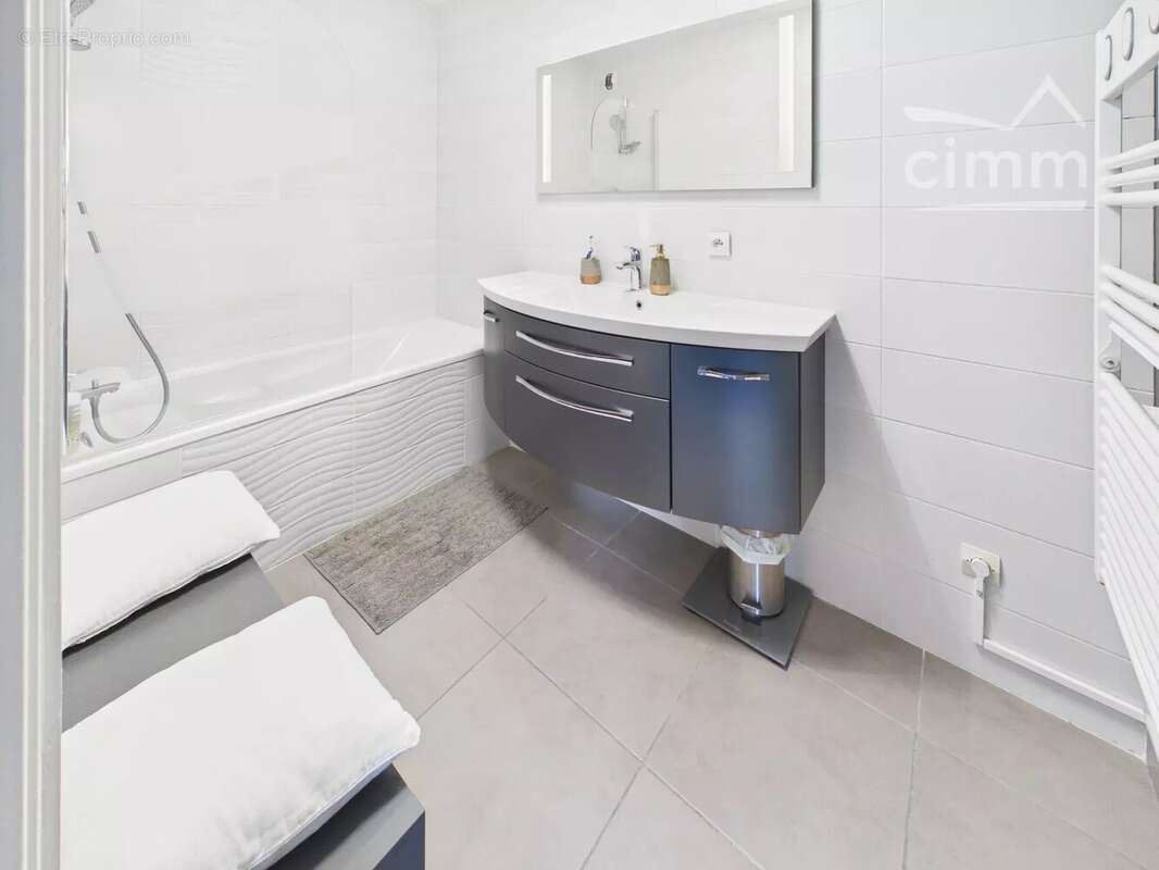 Appartement lumineux 4 pièces à Gières avec garage. - photo 12