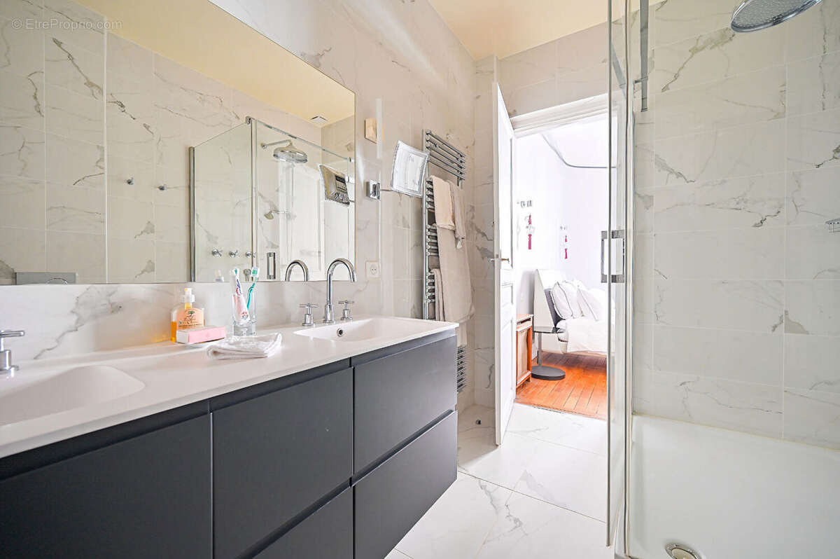 Appartement à PARIS-8E